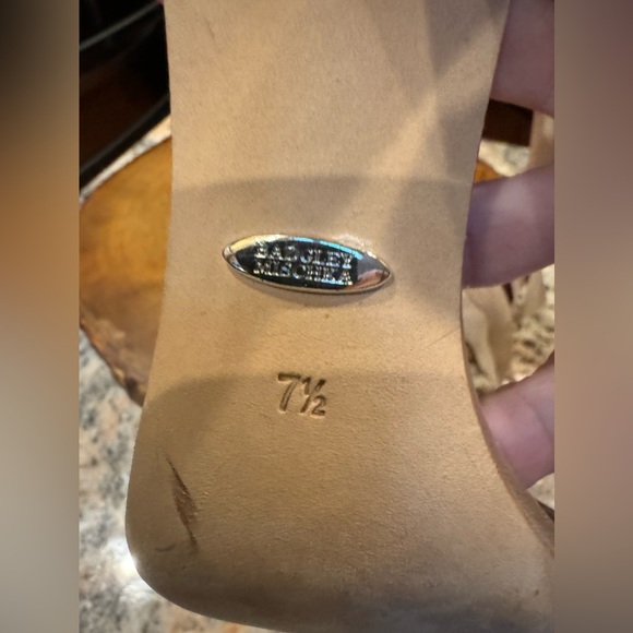 Badgley Mischka champagne heeled wedding / formal shoes. Box included - Picture 12 of 16